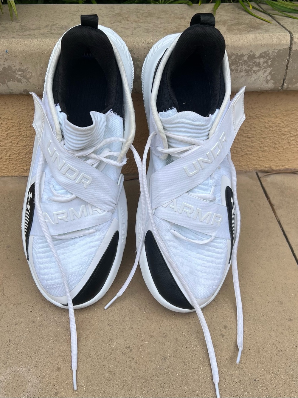Under Armour Flow Future X4 3027639 100 Basket ball shoes 12 Mens/ 13.5‎ Womens